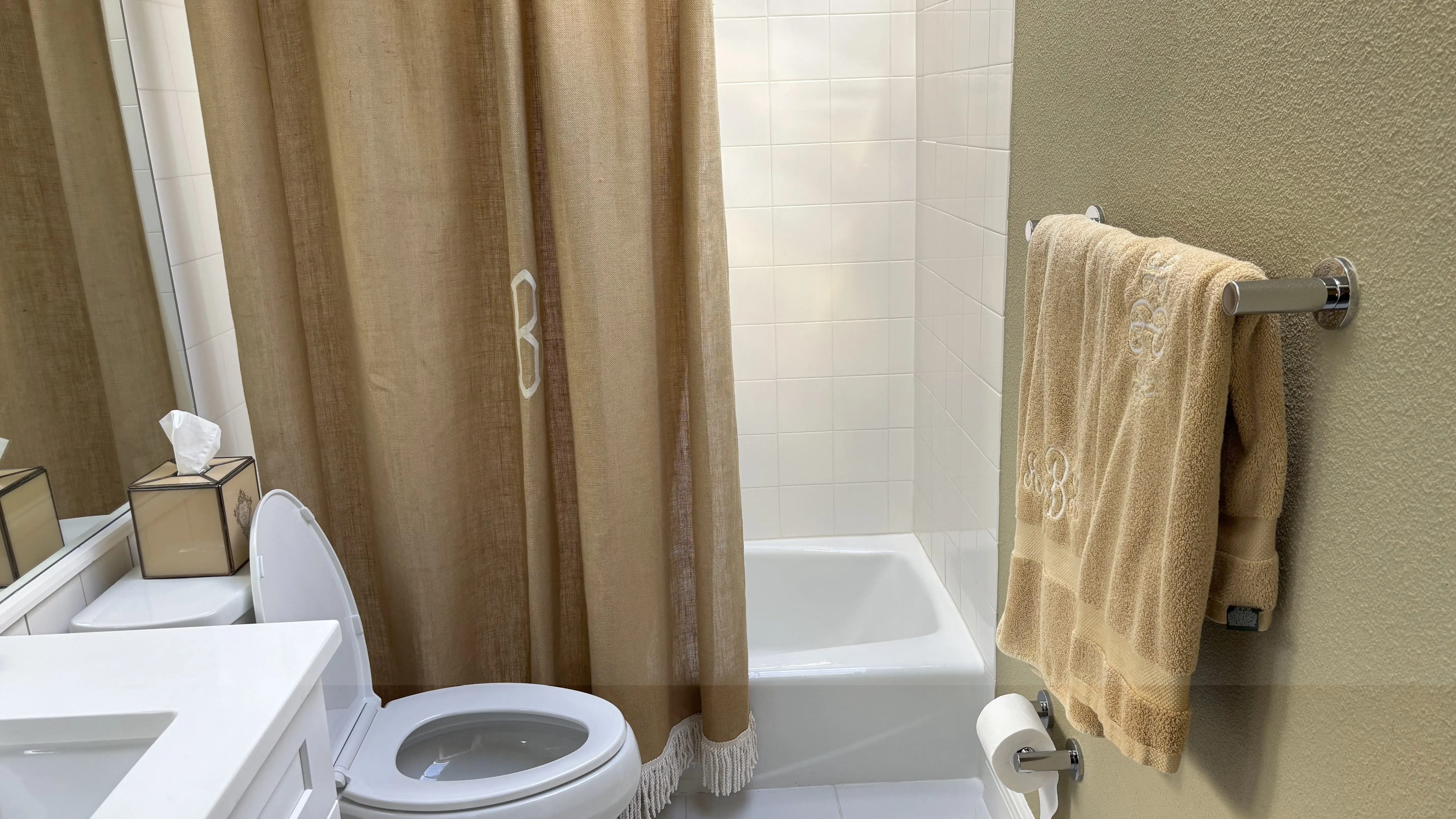 Clean and inviting Westlake bathroom maintained by recurring professional cleaning